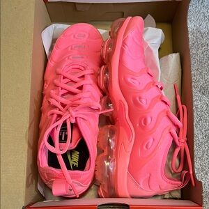 Nike Women's Air Vapormax Plus ‘Hyper pink’